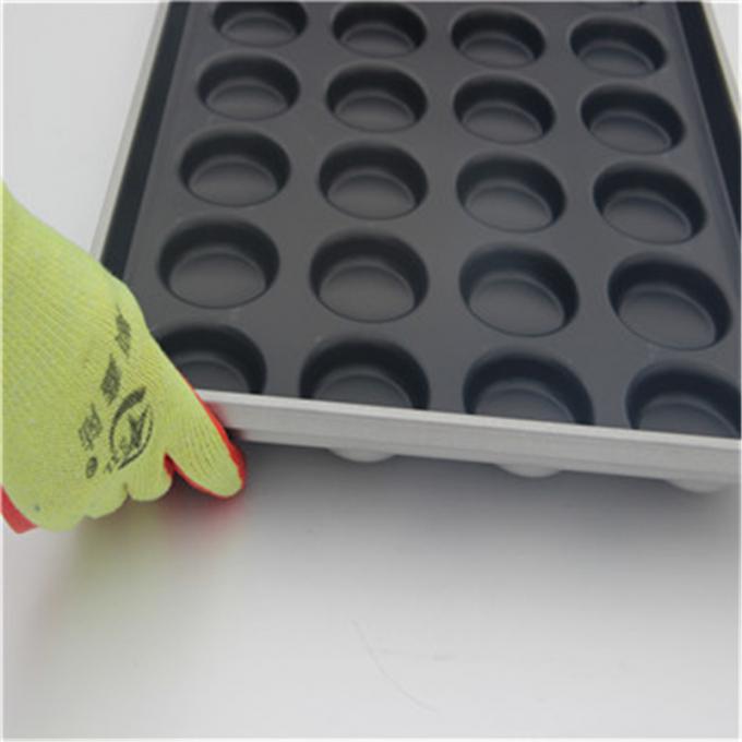 RK Bakeware China Foodservice 2,5 inch Nonstick Mini Hamburger Bun Tray 3